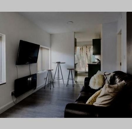 Treetops Flat3 Hall Green B28 เบอร์มิงแฮม ภายนอก รูปภาพ
