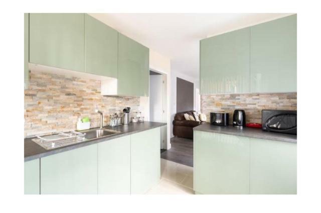 Treetops Flat3 Hall Green B28 เบอร์มิงแฮม ภายนอก รูปภาพ